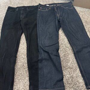 BUNDLE - 2 Pairs of LEVIS Mens 34x32 size jeans - Black and Dark Blue